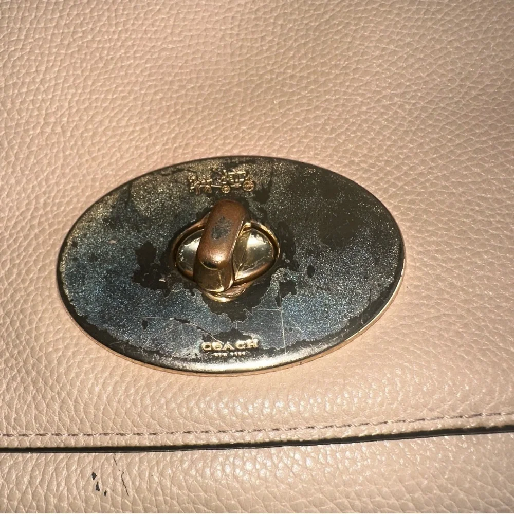Coach Crossbody Beige‎ Tones Size 6H X 8L Fold Over Vintage Look Small Bag - Picture 5 of 12